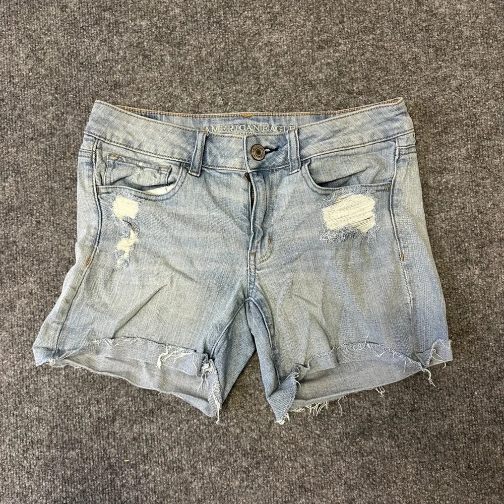 American Eagle Shorts Womens Size 6 Blue Distressed Midi Stretch Raw Hem Denim